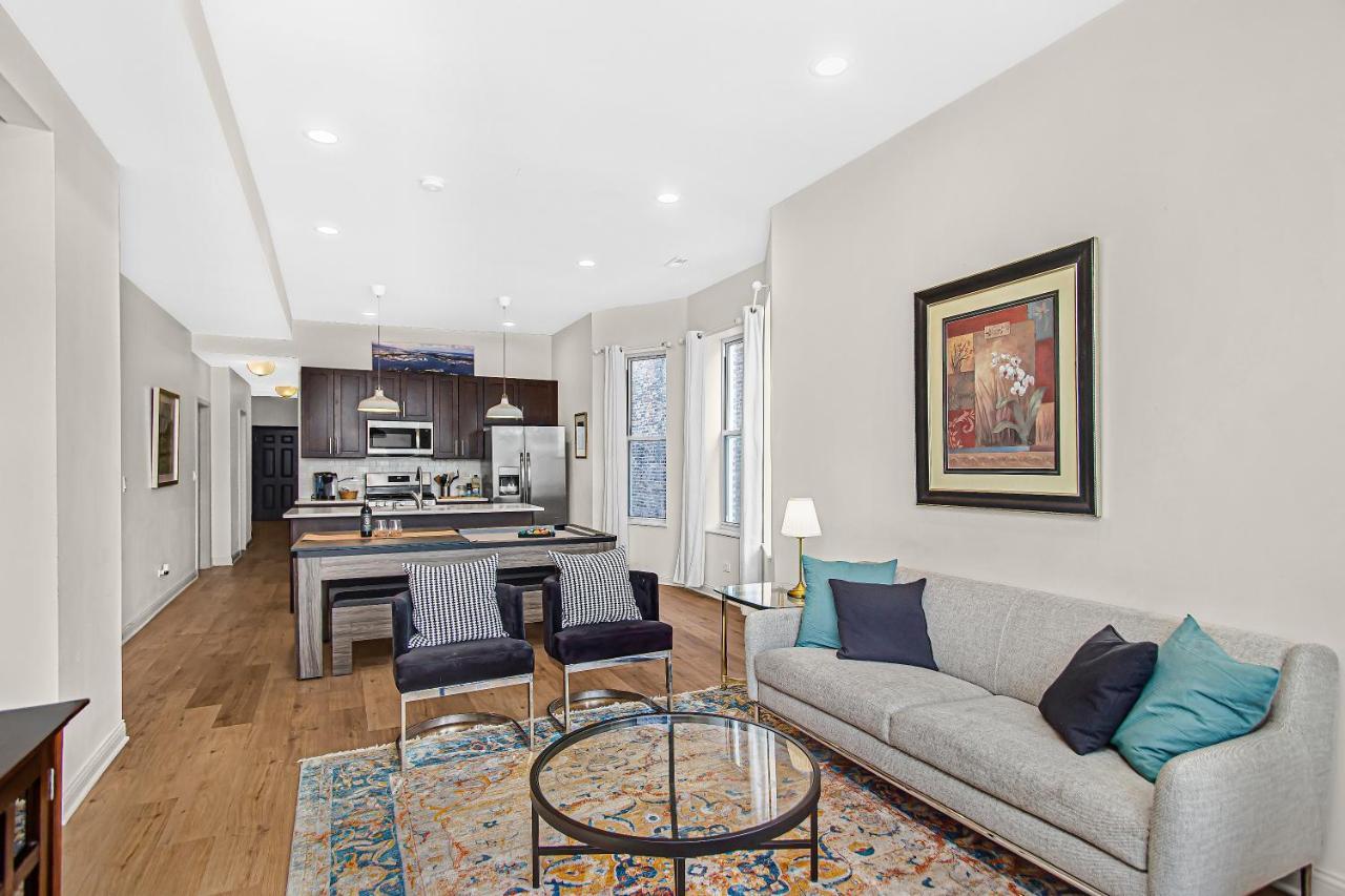 Modern 4Br Just A Block From Cta Pink Line With Pool Table Free Parking Lägenhet Chicago Exteriör bild