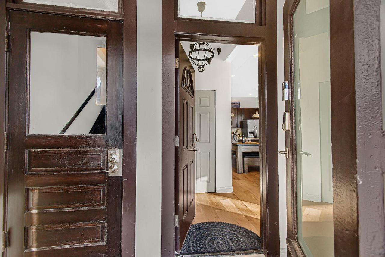 Modern 4Br Just A Block From Cta Pink Line With Pool Table Free Parking Lägenhet Chicago Exteriör bild