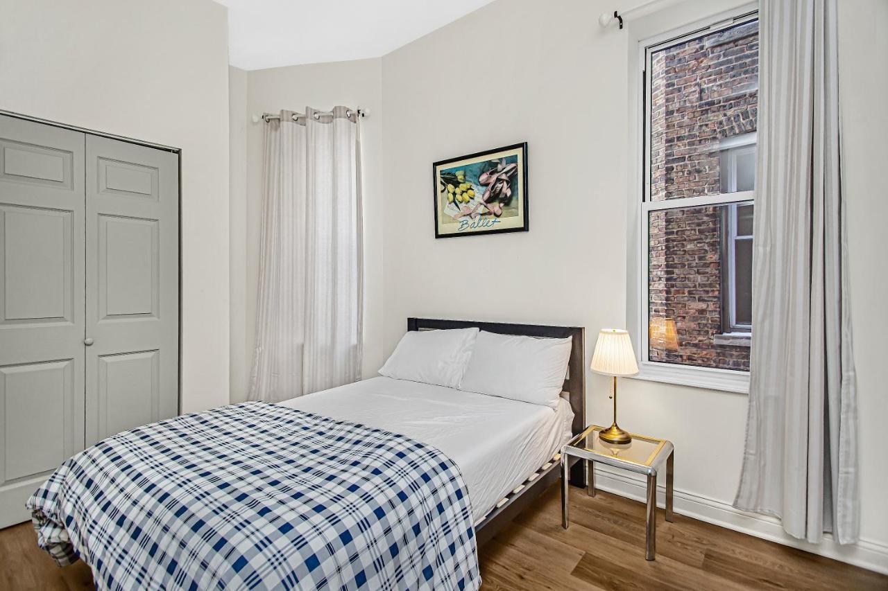 Modern 4Br Just A Block From Cta Pink Line With Pool Table Free Parking Lägenhet Chicago Exteriör bild