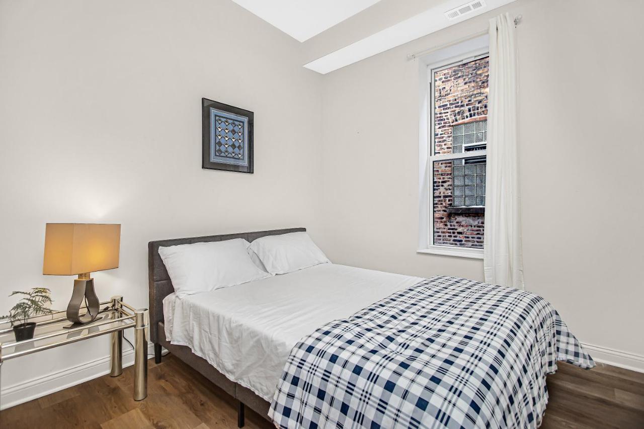 Modern 4Br Just A Block From Cta Pink Line With Pool Table Free Parking Lägenhet Chicago Exteriör bild